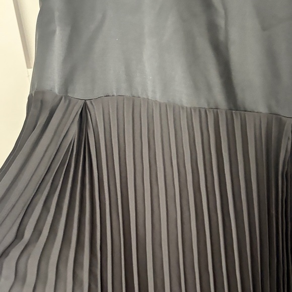 Banana Republic Black Pleated Midi Dress - Picture 2 of 6